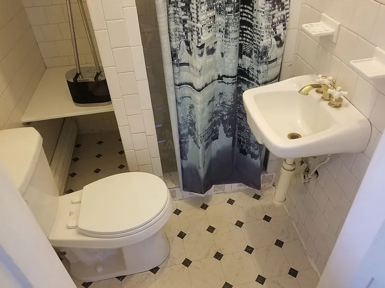 35 Pearl St #3 — Photo 1
