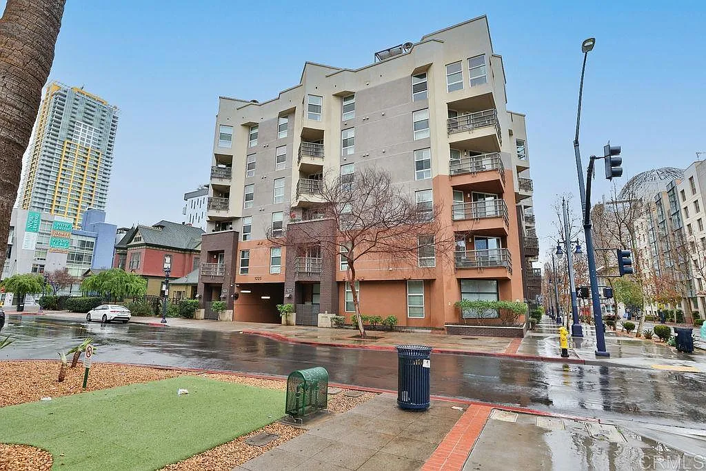 1 bed, 1.0 bath, 892 sqft, $3,000 — Photo 1
