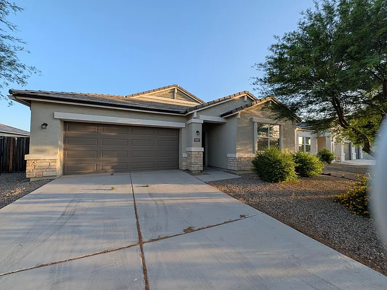 9407 E Alfalfa Dr — Photo 1