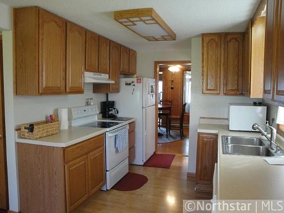 Kitchen (Main Floor)