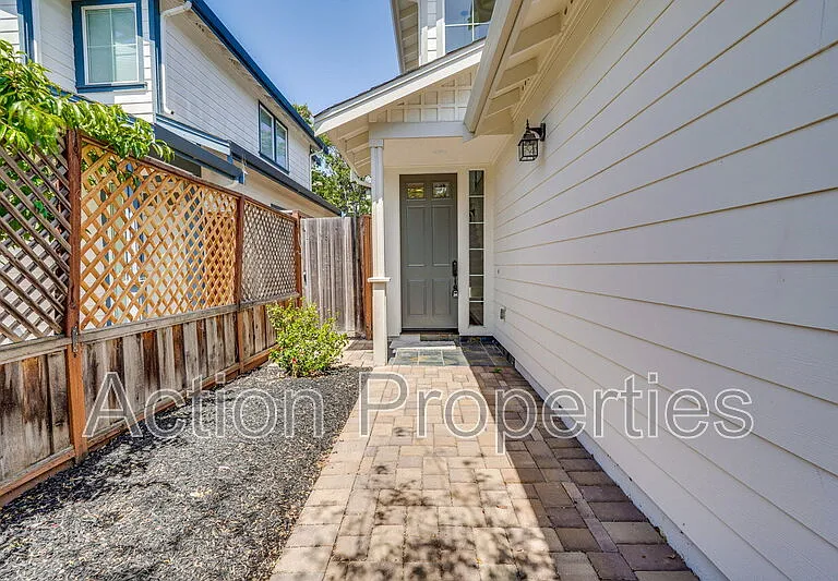 116 College Ave — Photo 3