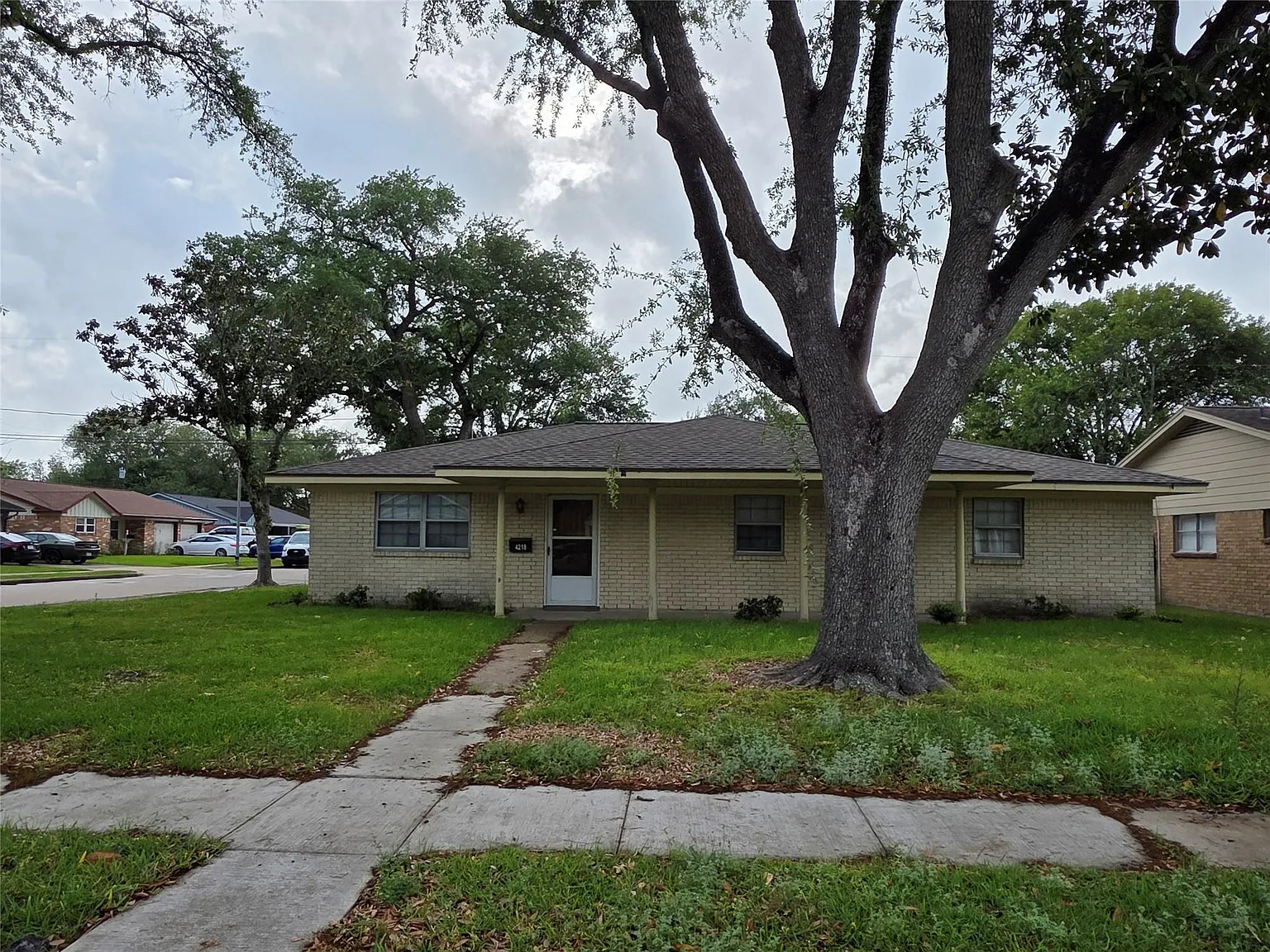 3 bed, 2.0 bath, 1682 sqft, $1,900 — Photo 2