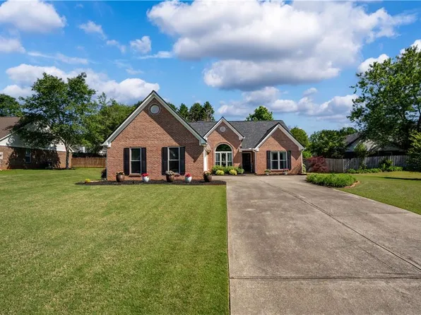 7095 Valley Landing Ct, Cumming, GA 30041
