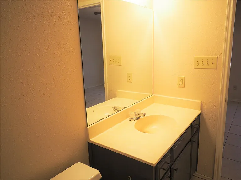 1403 Hermitage Dr — Photo 14