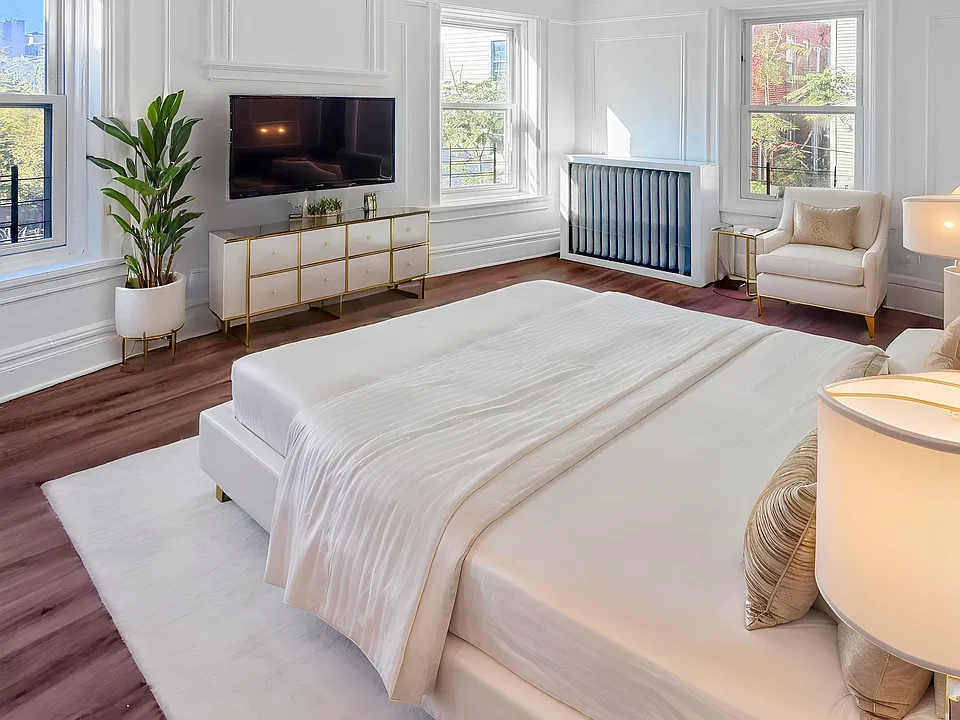 MASTER BEDROOM (STAGED)