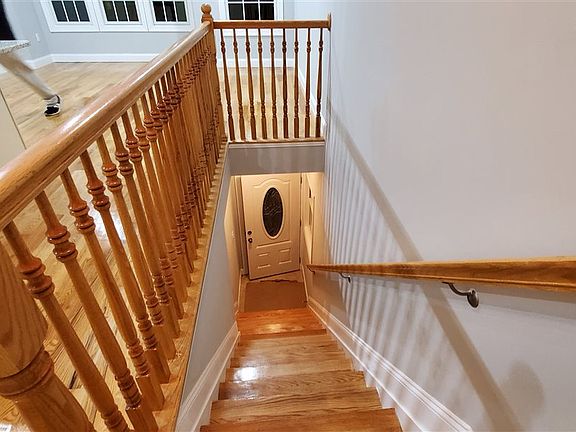4th image of 195 Plainfield Ave #2