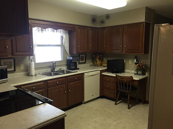 5th image of 3236 S County Road 600 E