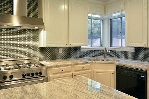 4th image of 4145 Selkirk Dr W