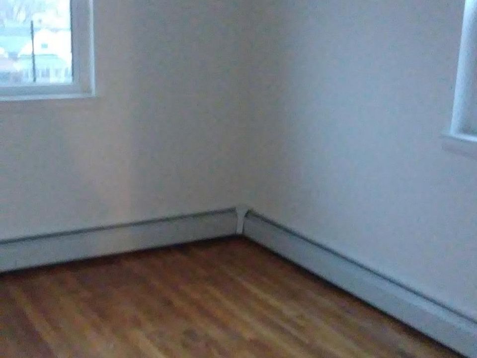 2nd image of 816 Edison Ave
