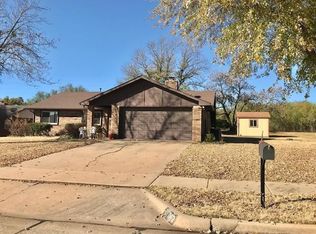 912 Rosedale Dr, Ponca City, OK 74604