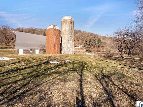 3rd image of 48050 Old River Bluff Rd