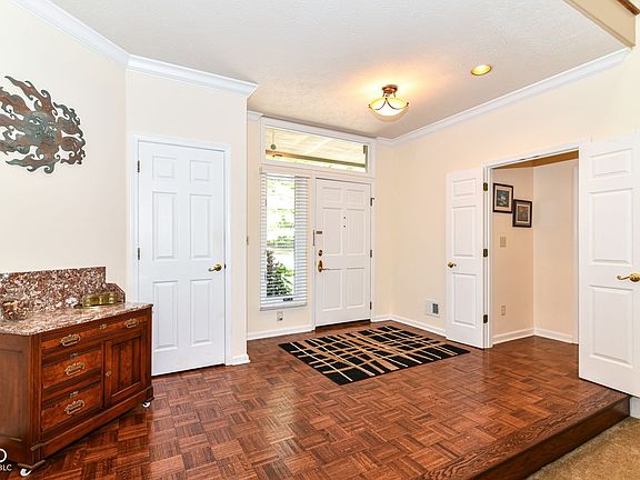 3rd image of 7181 Knollvalley Ln