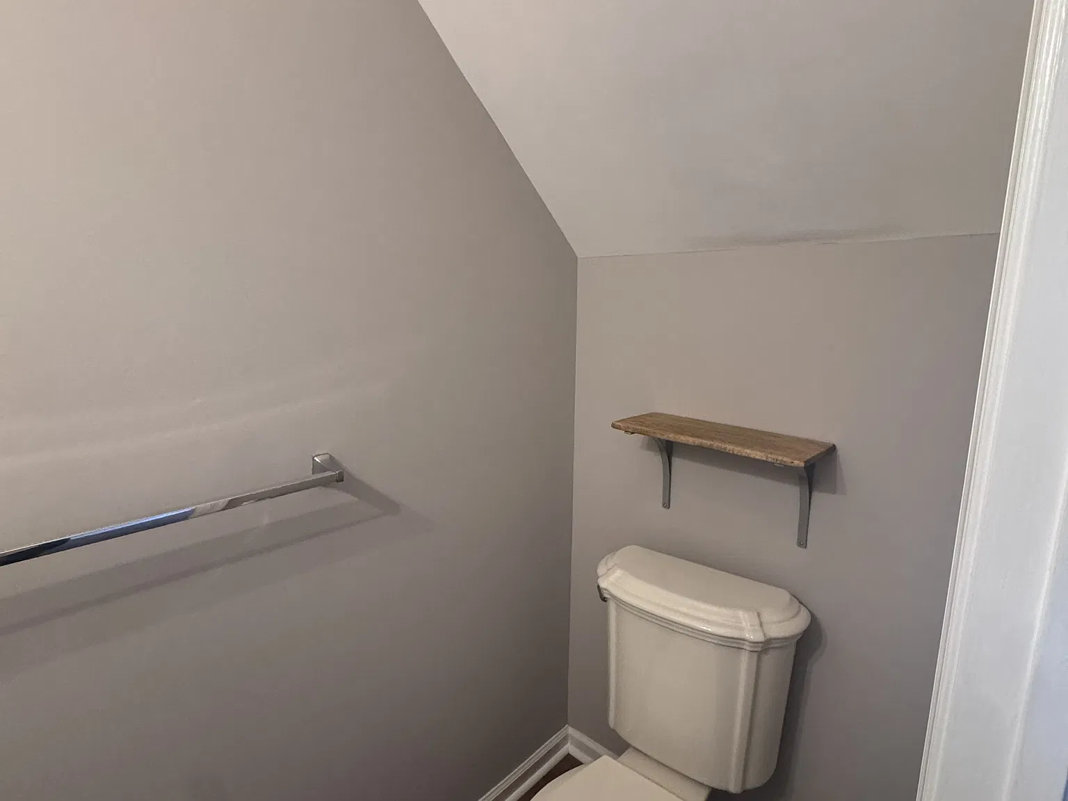 3 bed, 2.5 bath, 1800 sqft, $2,400 — Photo 2