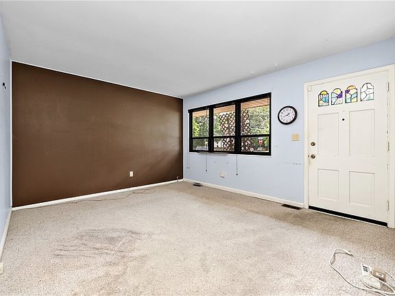 2nd image of 102 Brandenburg Dr