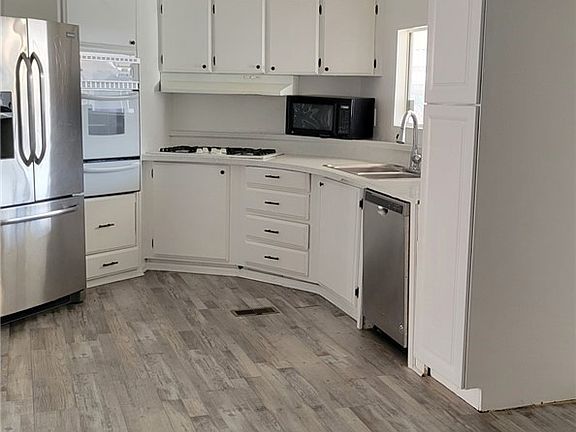 3rd image of 6130 Camino Real Space 126