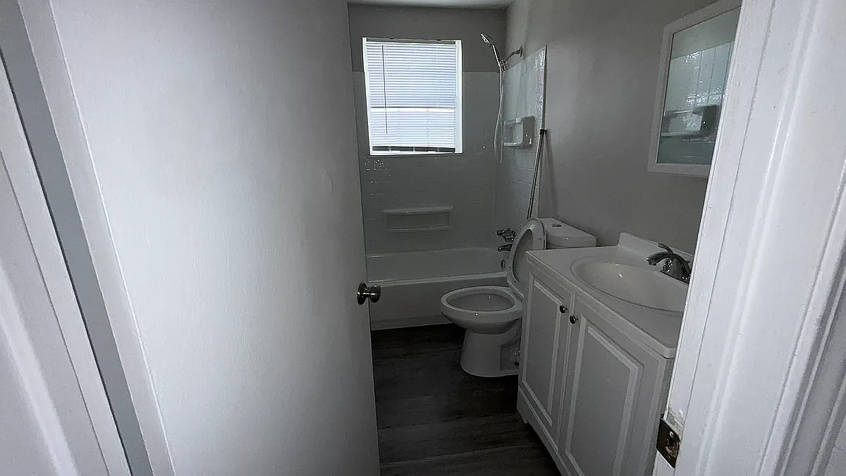 2 bed, 790 sqft, $950 — Photo 2