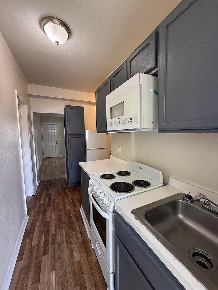Building Photo - 916 Preston St #1