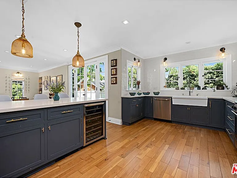 379 N Ridgewood Pl — Photo 9