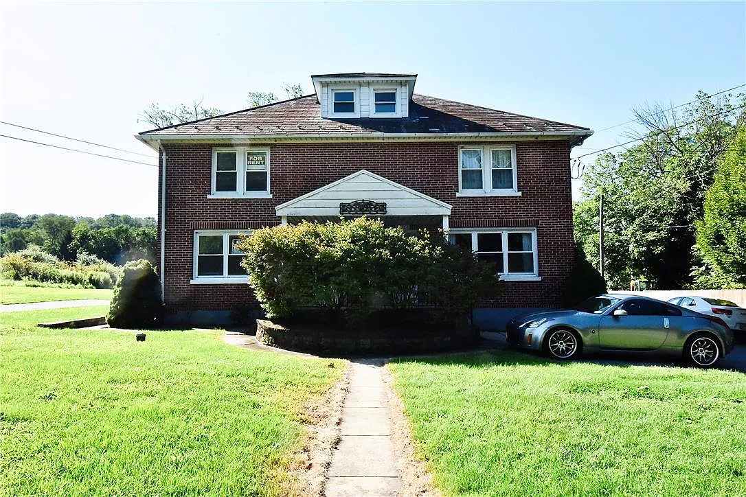 3 bed, 1.0 bath, 1600 sqft, $1,800 — Photo 1