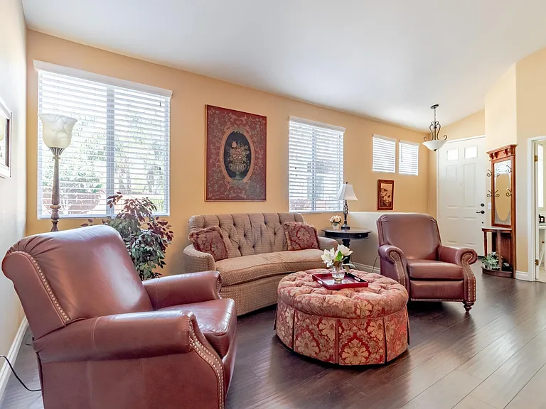 39786 Naples Dr — Photo 5