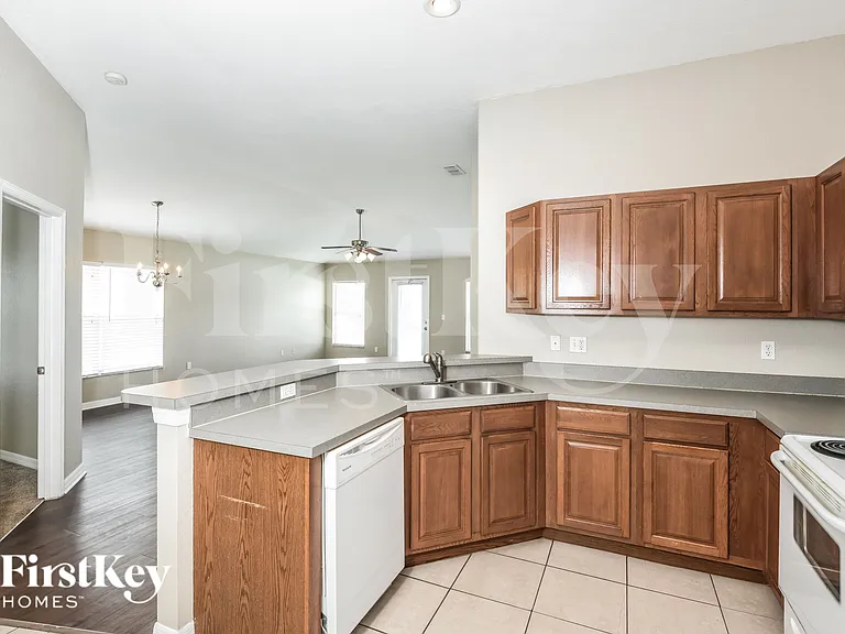 5455 Oro Valley Rd — Photo 5