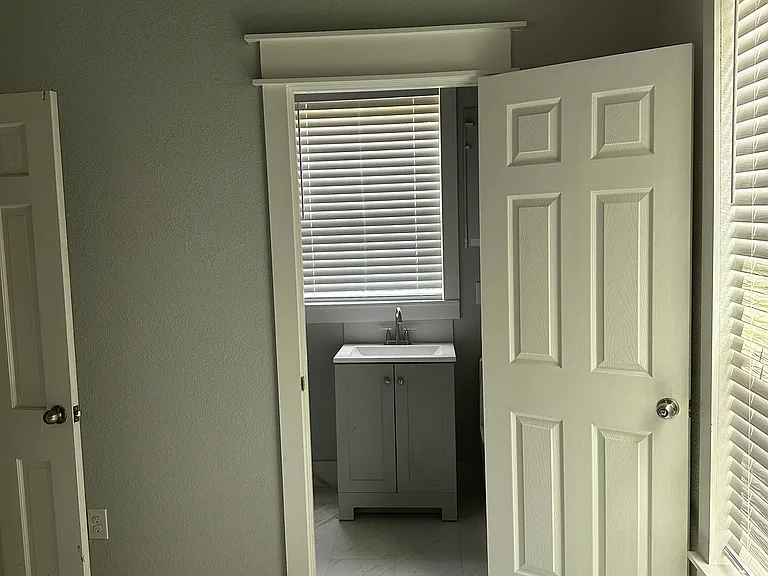 2618 Colonial Ave — Photo 10
