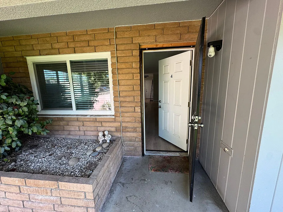 970 N Villa Ave #4