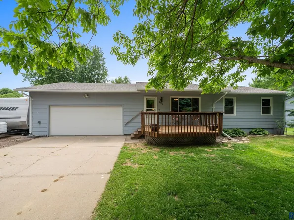 607 E 3rd St, Crooks, SD 57020