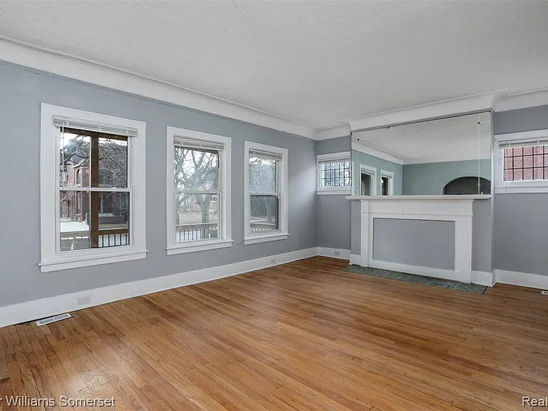 3322 Webb St — Photo 2
