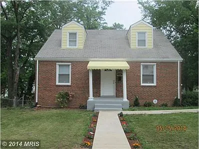 726 Larchmont Ave photo 1