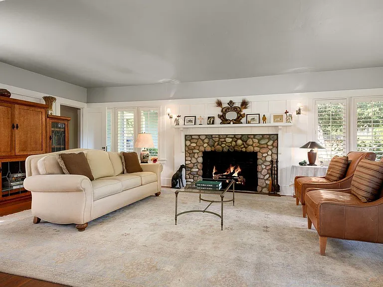 110 San Ysidro Rd — Photo 4