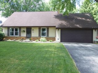 W198N16925 Ridgeway Dr, Jackson, WI 53037