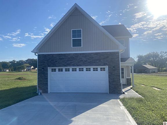 2nd image of 32 Stonegate Dr
