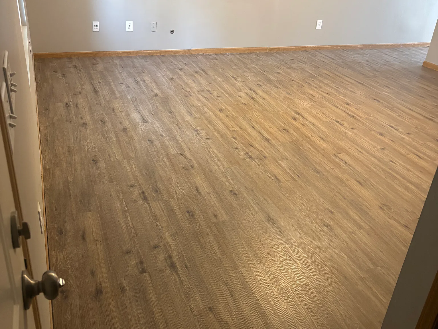 3 bed, 2.5 bath, 1584 sqft, $2,300 — Photo 2