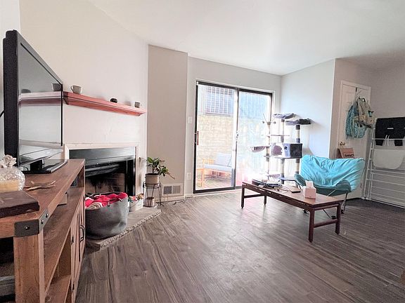 3rd image of 304 W Wildey St #A