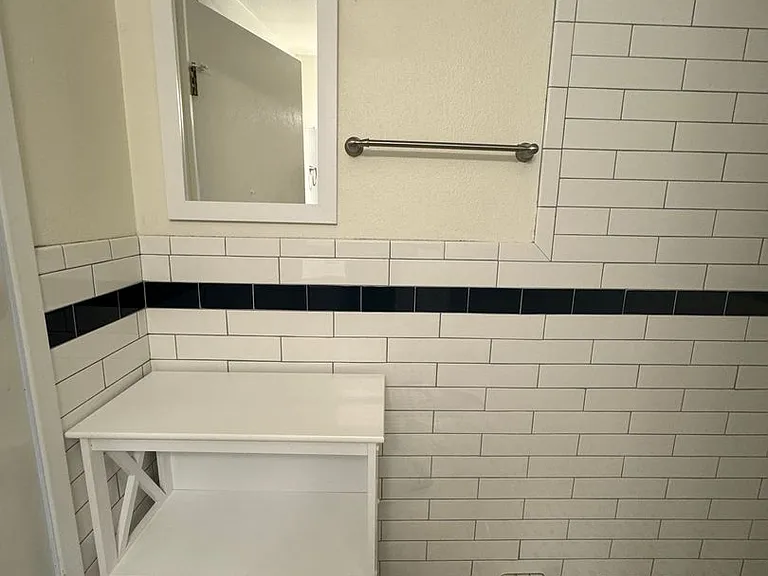 62 NW Lake Pl #B — Photo 5