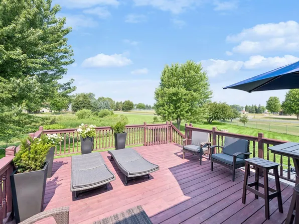 600 Pioneer Cir, Belle Plaine, MN 56011
