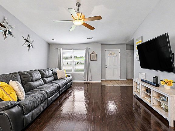 3rd image of 4669 W 73rd Ct