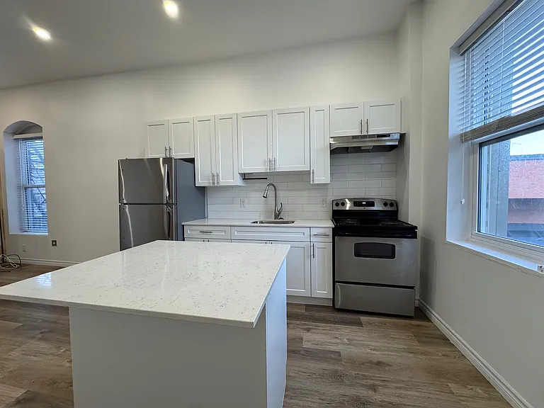178 Front St N #202 — Photo 2
