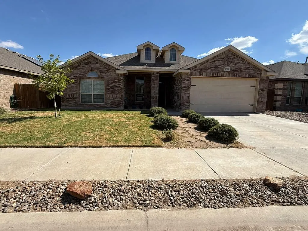 4 bed, 2.0 bath, 2255 sqft, $3,200 — Photo 1