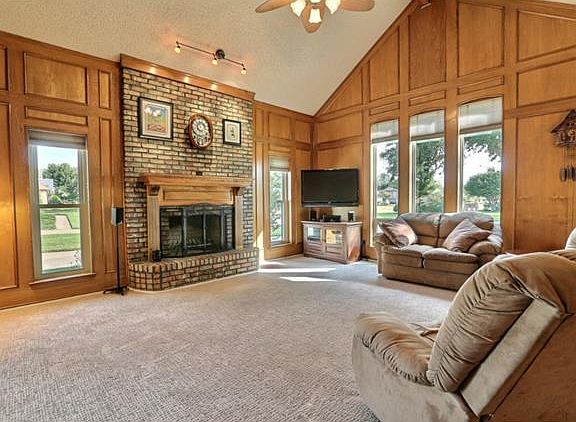 5th image of 3611 Lake Crest Dr