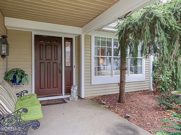2nd image of 1031B Thornbury Lane