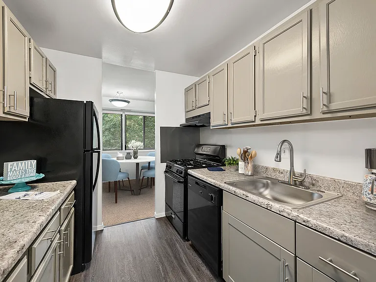 Seven Springs Apartments — Photo 20