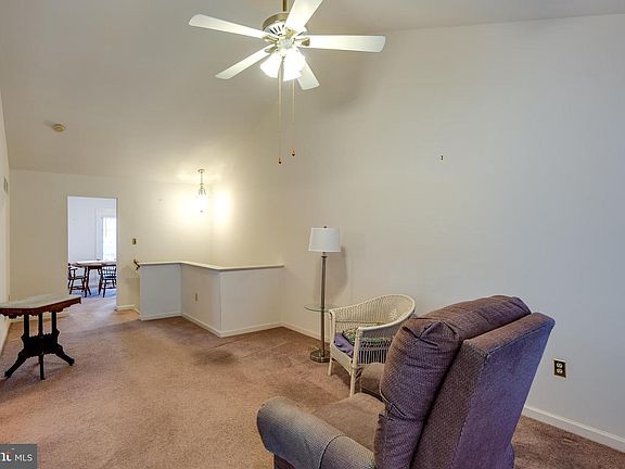 3rd image of 14 Oakgrove Ln