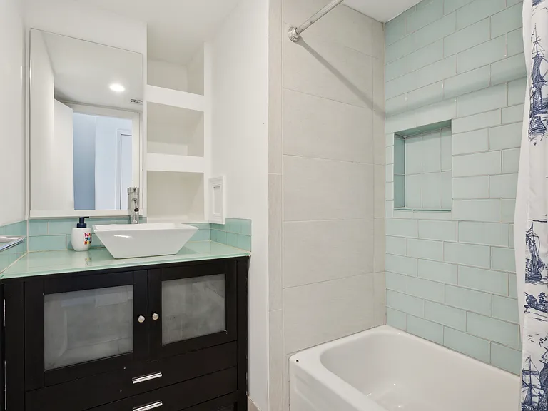 107 Lombard St #A — Photo 11