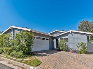 4539 Don Pio Dr, Woodland Hills, CA 91364