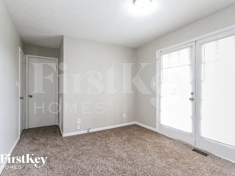 130 Circle Dr — Photo 13