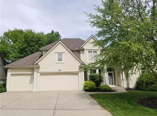 5821 Trailridge Dr, Parkville, MO 64152