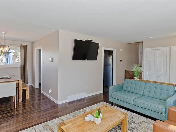 4th image of 64 Fairview Cres SE
