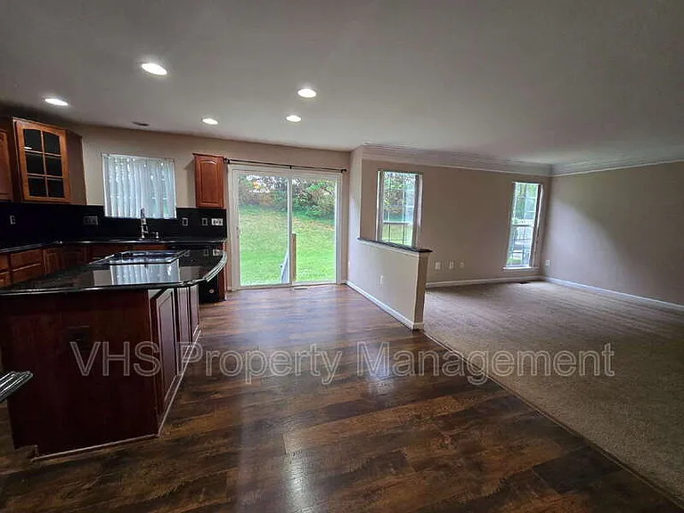 832 Fox Den Rd — Photo 16